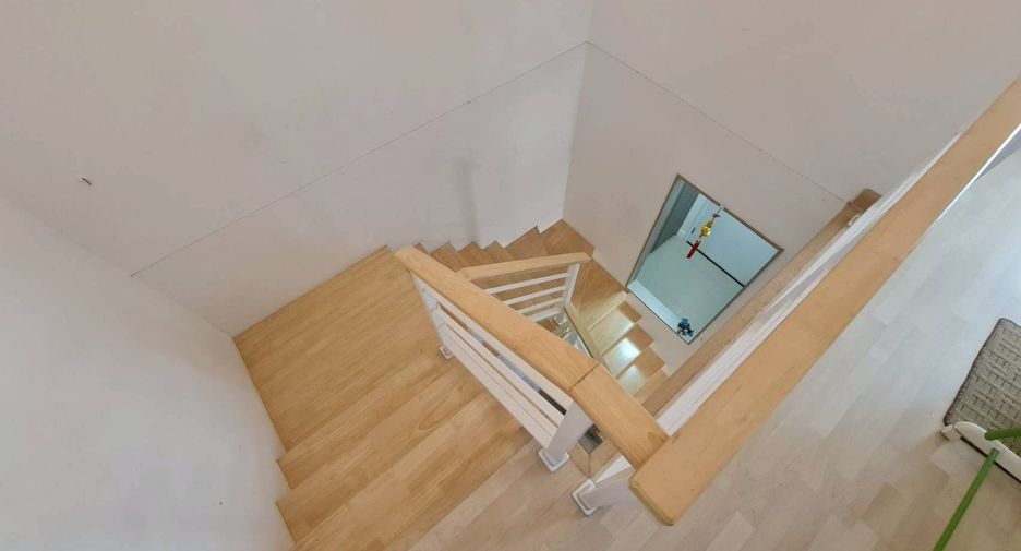 Casa adosada en venta de 3 habitaciones en Thung Khru, Bangkok