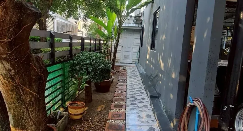 Casa adosada en venta de 3 habitaciones en Thung Khru, Bangkok