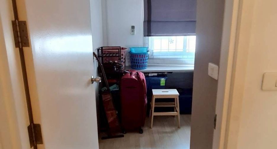 Casa adosada en venta de 3 habitaciones en Thung Khru, Bangkok