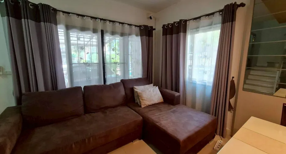 Casa adosada en venta de 3 habitaciones en Thung Khru, Bangkok