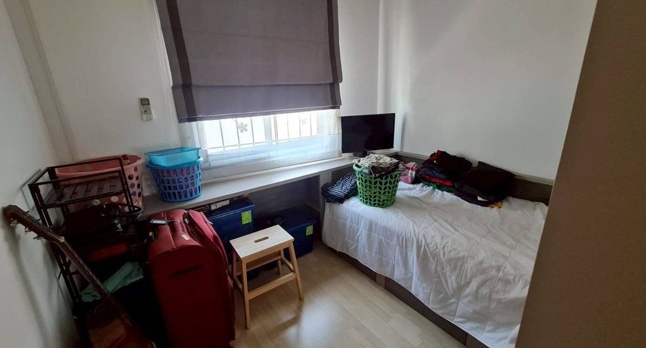 Casa adosada en venta de 3 habitaciones en Thung Khru, Bangkok