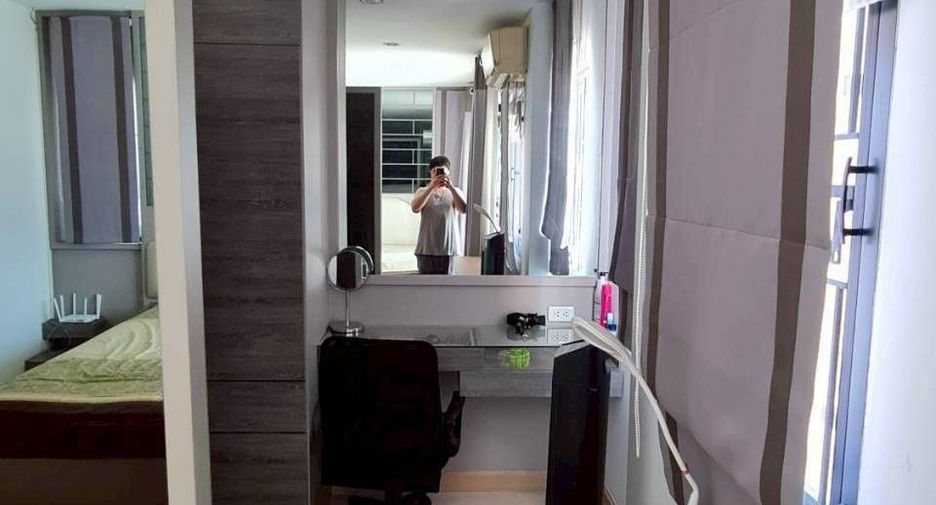 Casa adosada en venta de 3 habitaciones en Thung Khru, Bangkok