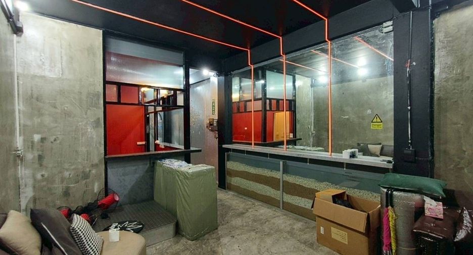 ให้เช่า 5 ห้องนอน ทาวน์เฮ้าส์ ใน บางรัก, กรุงเทพฯ