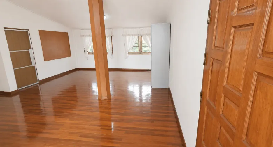 Haus zum Kauf mit 4 Zimmer in Mueang Chiang Mai, Chiang Mai