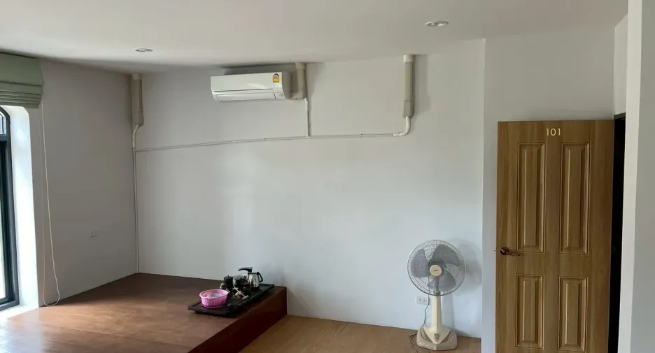 For sale 27 bedrooms villa in Saraphi, Chiang Mai