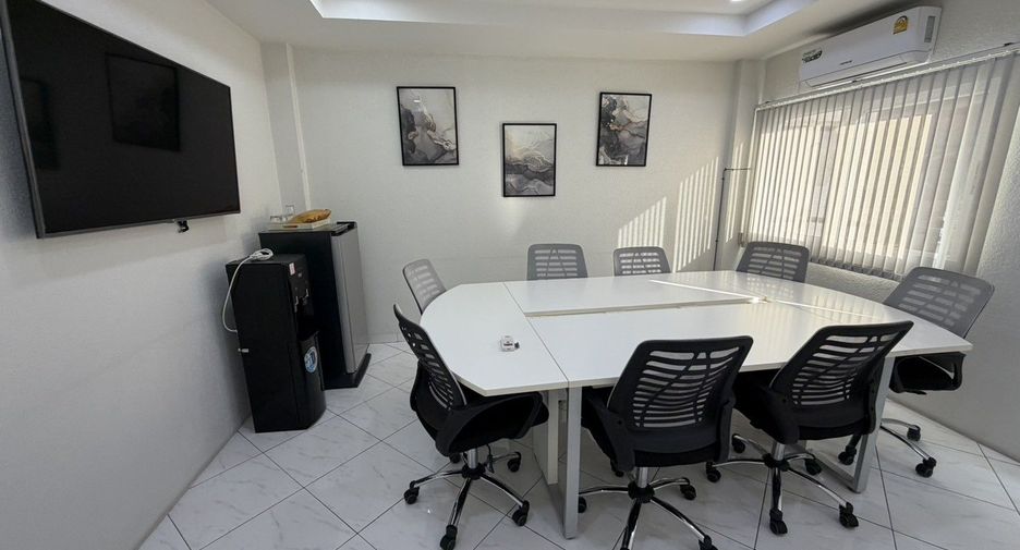 For sale 6 bedrooms townhouse in East Pattaya, Pattaya