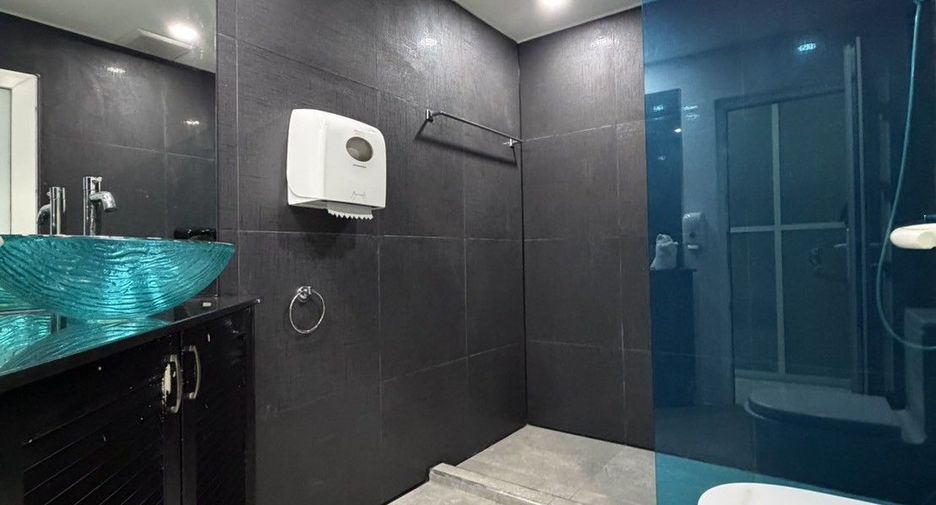For sale 6 bedrooms townhouse in East Pattaya, Pattaya
