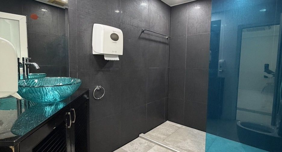 For sale 6 bedrooms townhouse in East Pattaya, Pattaya