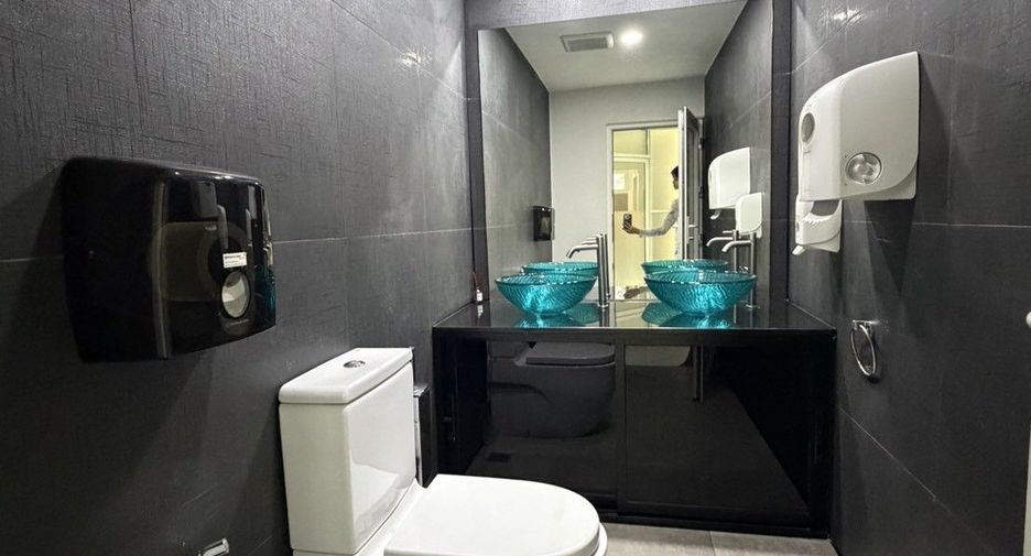 For sale 6 bedrooms townhouse in East Pattaya, Pattaya