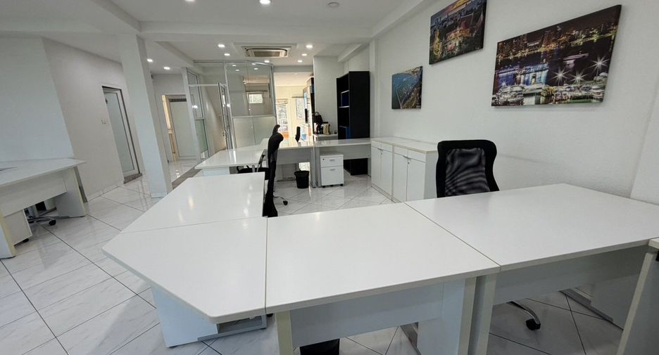 For sale 6 bedrooms townhouse in East Pattaya, Pattaya