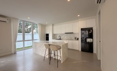 Villa en venta y en alquiler de 4 habitaciones en East Pattaya, Pattaya