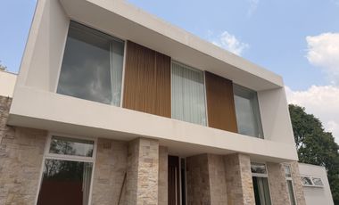 Villa en venta y en alquiler de 4 habitaciones en East Pattaya, Pattaya