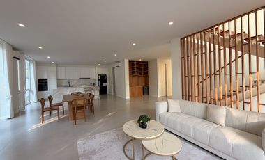 Villa en venta y en alquiler de 4 habitaciones en East Pattaya, Pattaya
