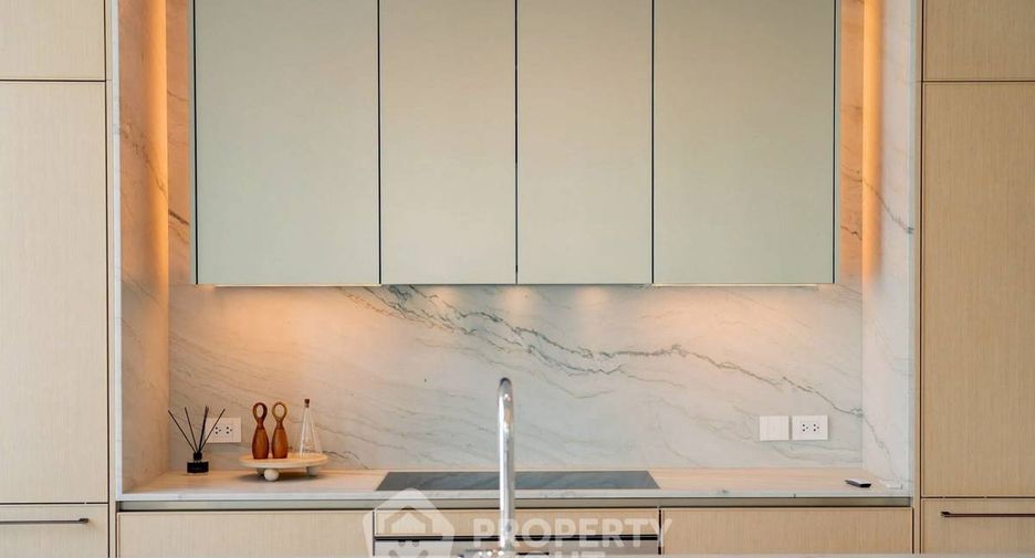 For sale 4 bedrooms condo in Khlong Toei, Bangkok