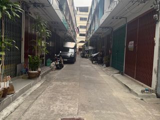 出售 4 卧室 联排别墅 在 Bang Rak, 曼谷