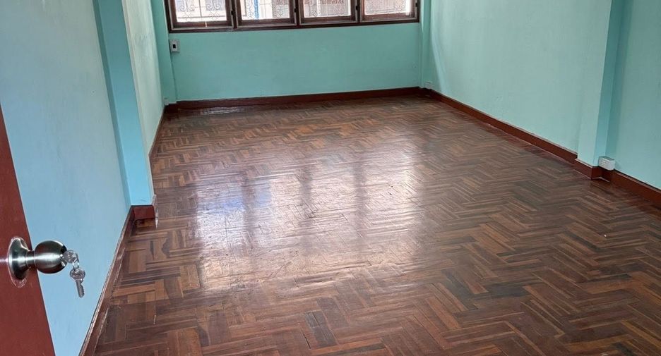 Casa adosada en venta de 4 habitaciones en Bang Rak, Bangkok