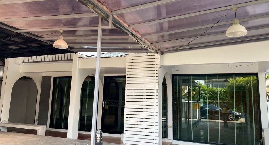 For rent 3 ベッドルーム townhouse in Lat Phrao, Bangkok