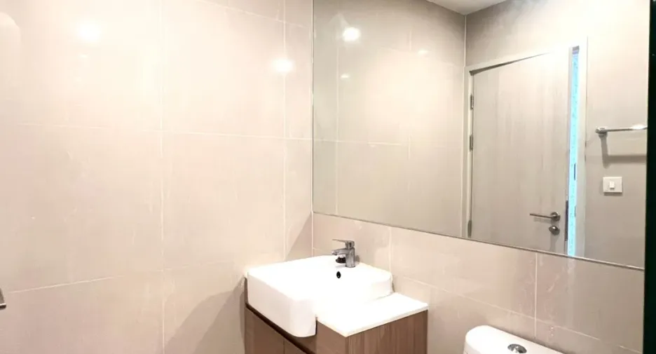 Аренда и продажа 1 кровать кондо в Хуаи Кхщанг, Бангкок