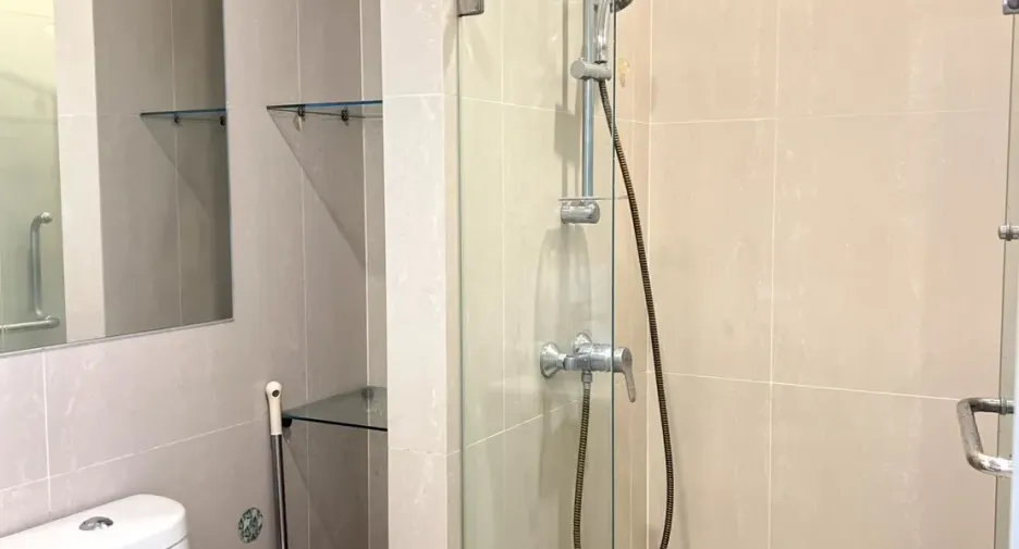 Аренда и продажа 1 кровать кондо в Хуаи Кхщанг, Бангкок