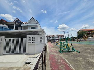 出售 2 卧室 联排别墅 在 Nong Khaem, 曼谷
