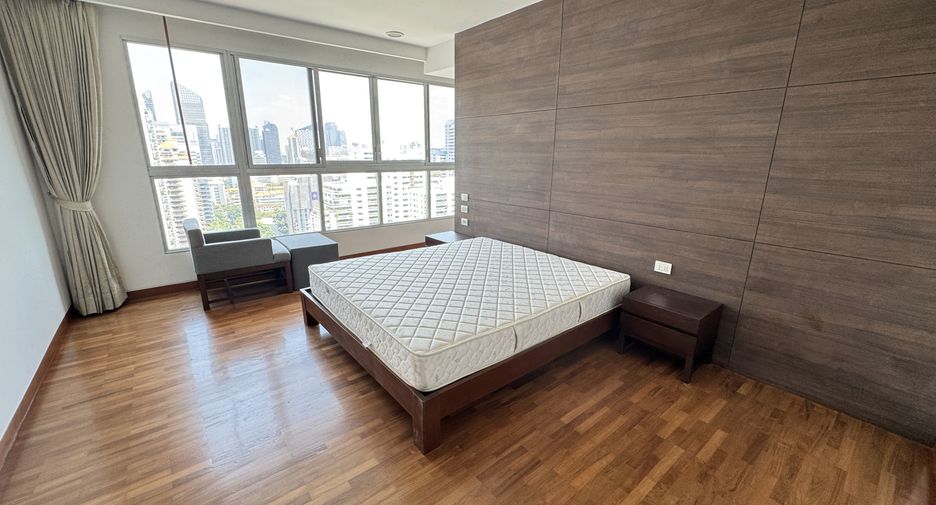 For rent 3 bedrooms apartment in Watthana, Bangkok