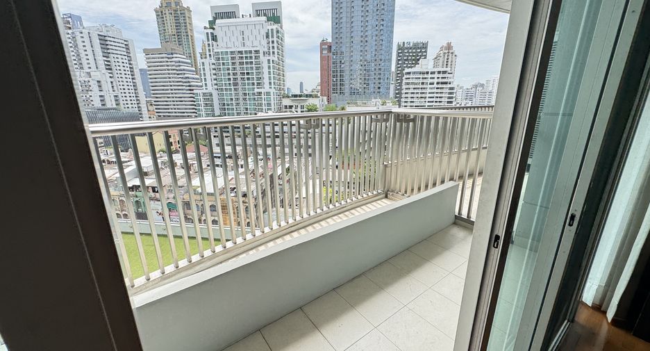 For rent 3 bedrooms apartment in Watthana, Bangkok
