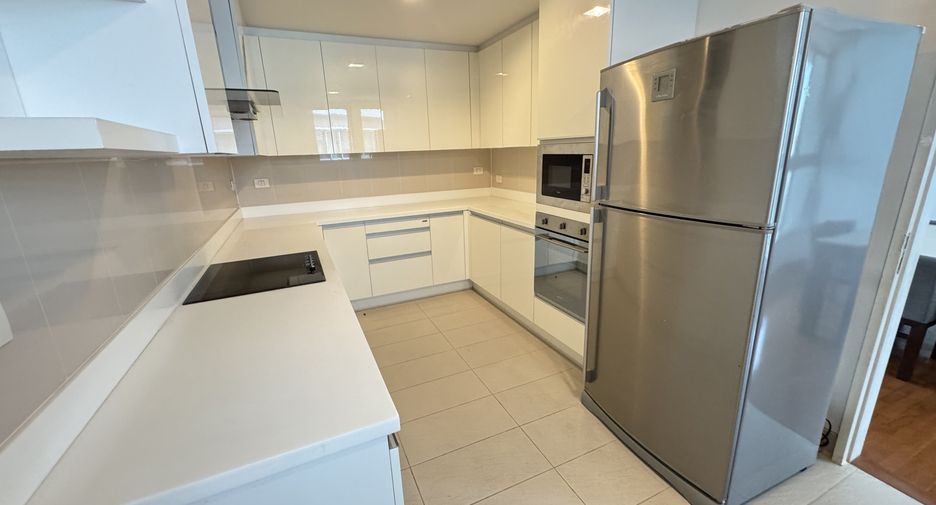 For rent 3 bedrooms apartment in Watthana, Bangkok