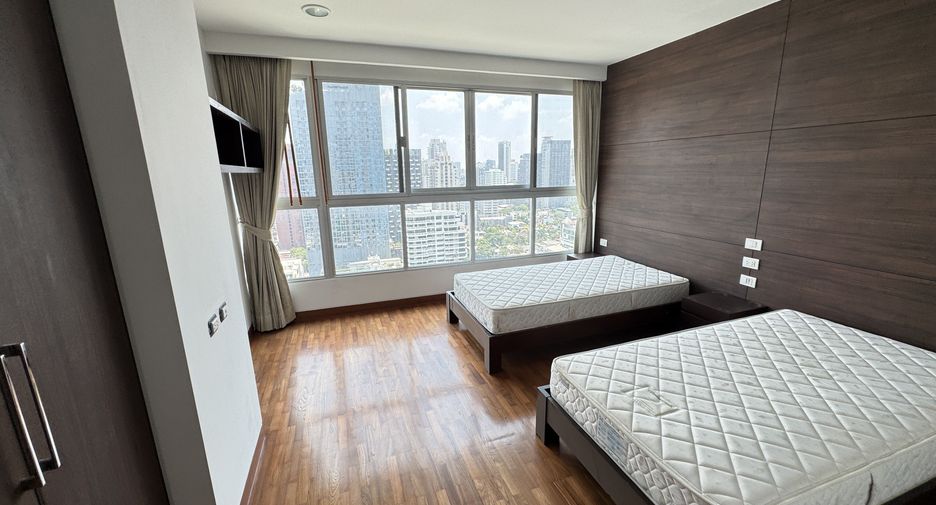 For rent 3 bedrooms apartment in Watthana, Bangkok