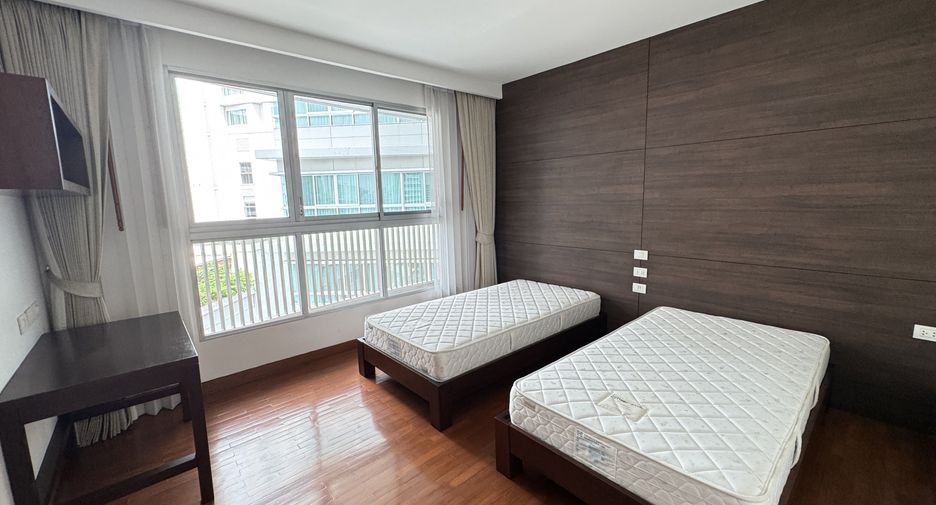 For rent 3 bedrooms apartment in Watthana, Bangkok