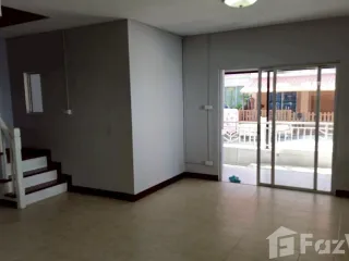 Casa adosada en venta de 3 habitaciones en Phra Samut Chedi, Samut Prakan