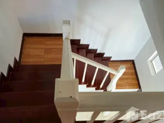 Casa adosada en venta de 3 habitaciones en Phra Samut Chedi, Samut Prakan