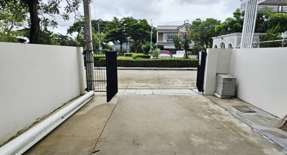 For rent 2 ベッドルーム townhouse in Bang Phli, Samut Prakan