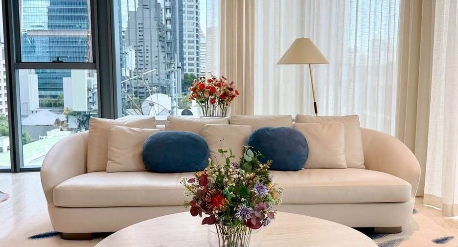 For rent 2 bedrooms condo in Pathum Wan, Bangkok