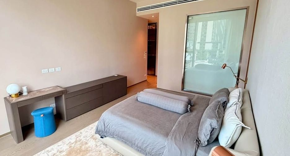 For rent 2 bedrooms condo in Pathum Wan, Bangkok