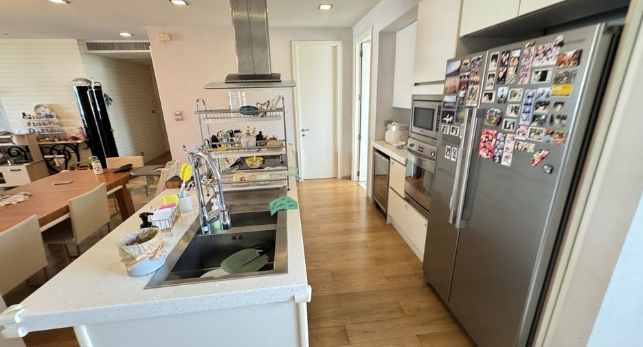 For rent 2 bedrooms condo in Khlong Toei, Bangkok