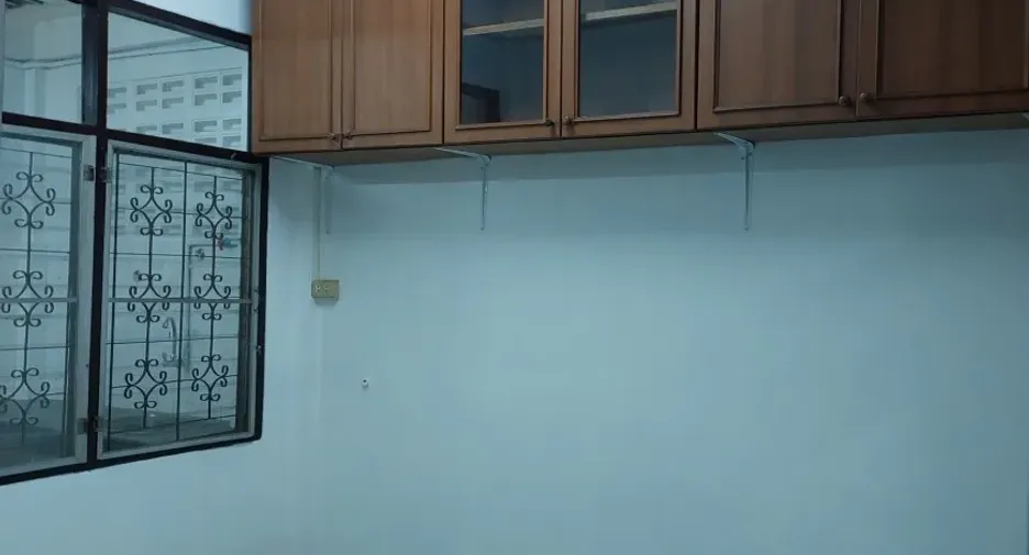 Reihenhaus zur Miete mit 3 Zimmer in Din Daeng, Bangkok