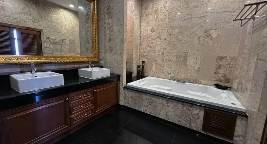 Villa zum Kauf und zur Miete mit 4 Zimmer in Sattahip, Chonburi