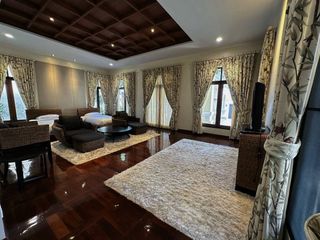 Villa en venta y en alquiler de 5 habitaciones en Na Jomtien, Pattaya