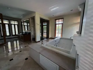 Villa en venta y en alquiler de 5 habitaciones en Na Jomtien, Pattaya