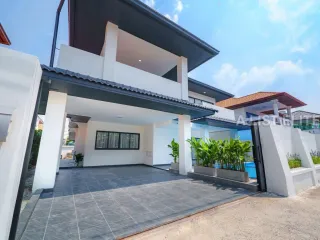 For Rent 5 Bedroom House In Bang Lamung, Chonburi