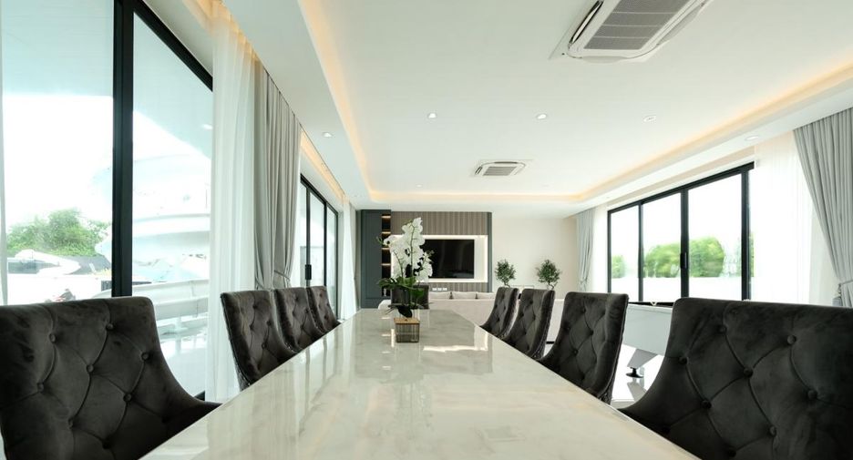 À vendre 8 chambres villa à Sattahip, Chonburi
