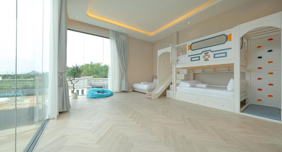 À vendre 8 chambres villa à Sattahip, Chonburi