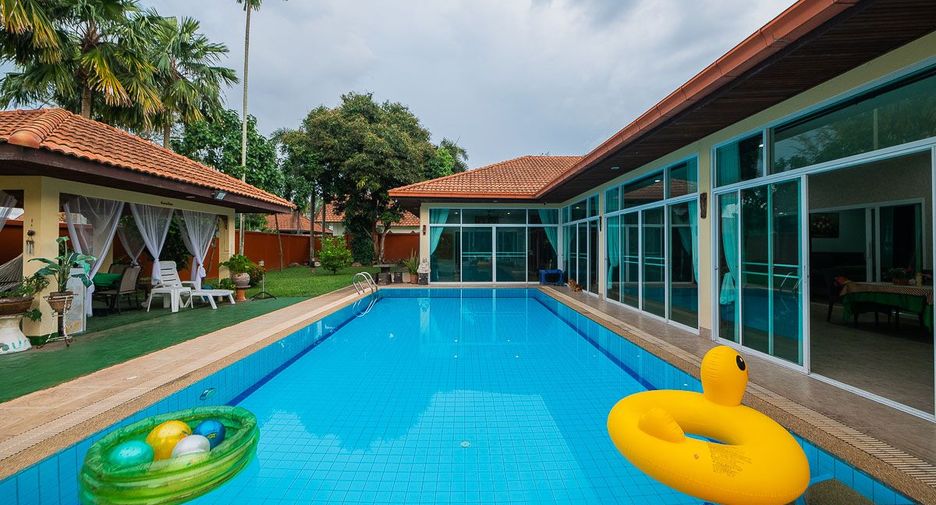 À louer 4 chambres maison à East Pattaya, Pattaya