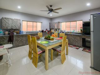 À louer 4 chambres maison à Bang Lamung, Chonburi