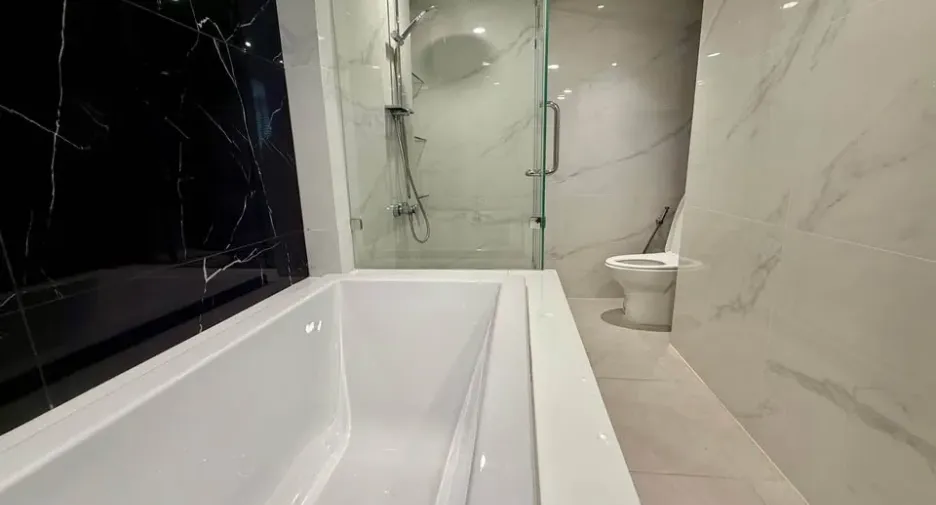 For rent and for sale 3 bedrooms condo in Khlong Toei, Bangkok