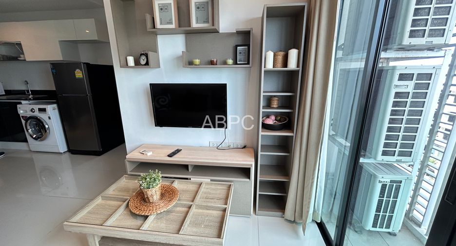 For rent 2 bedrooms condo in Pratumnak, Pattaya
