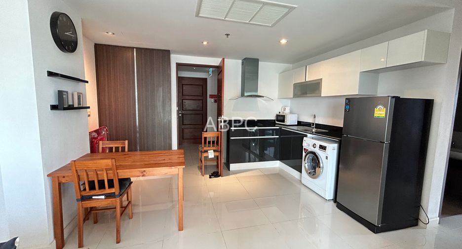 For rent 2 bedrooms condo in Pratumnak, Pattaya