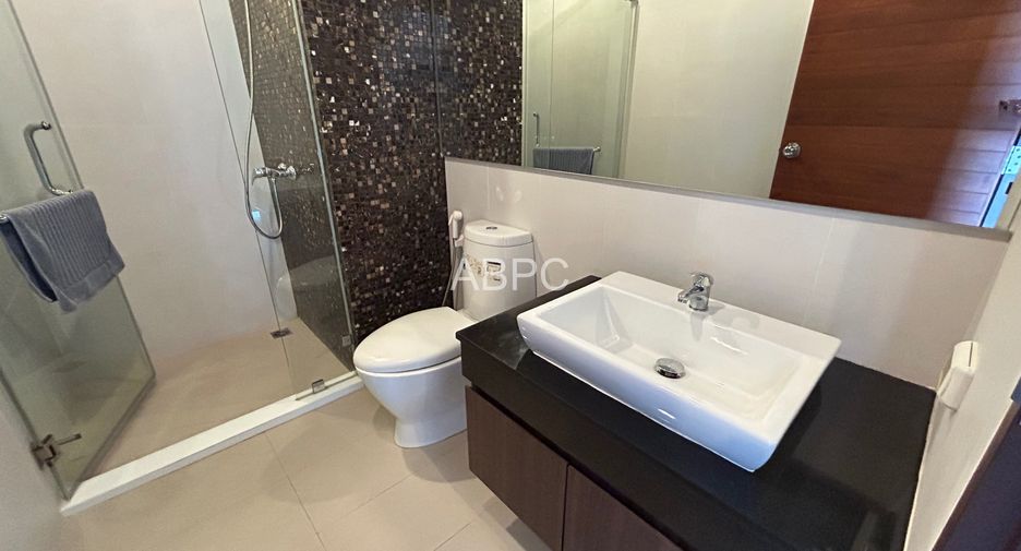 For rent 2 bedrooms condo in Pratumnak, Pattaya