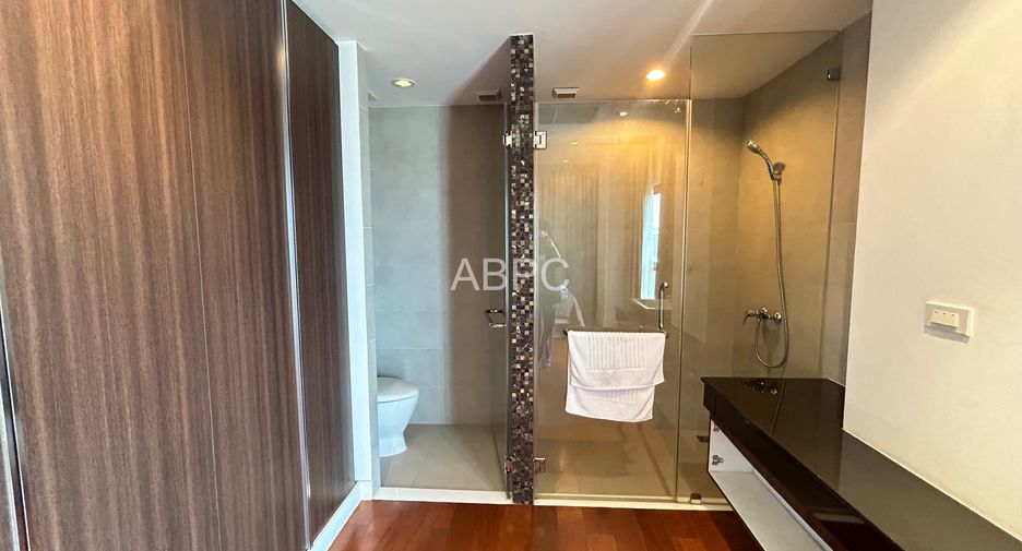 For rent 2 bedrooms condo in Pratumnak, Pattaya