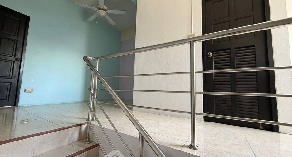For sale 3 bedrooms townhouse in East Pattaya, Pattaya